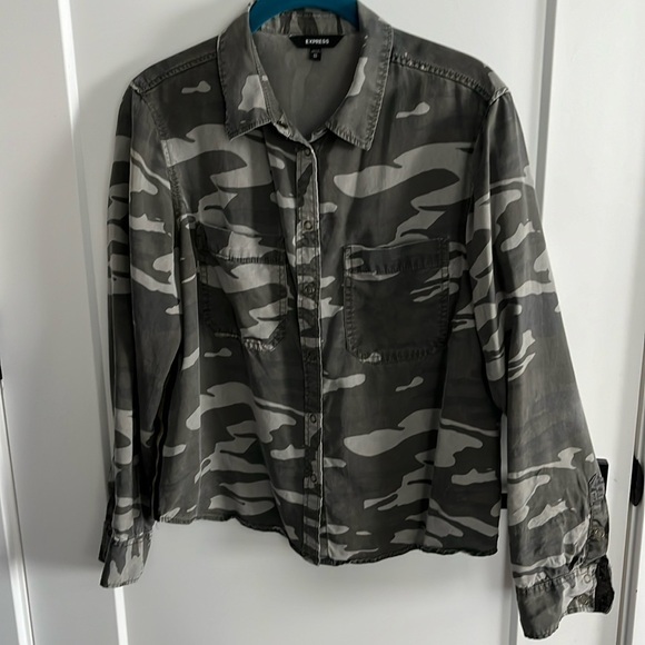 Express Camo Snap Shirt EUC - Picture 1 of 10